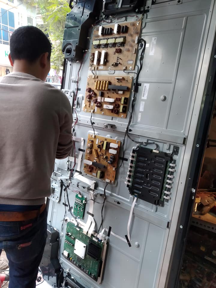 Tuyển thợ sửa chữa điện tử