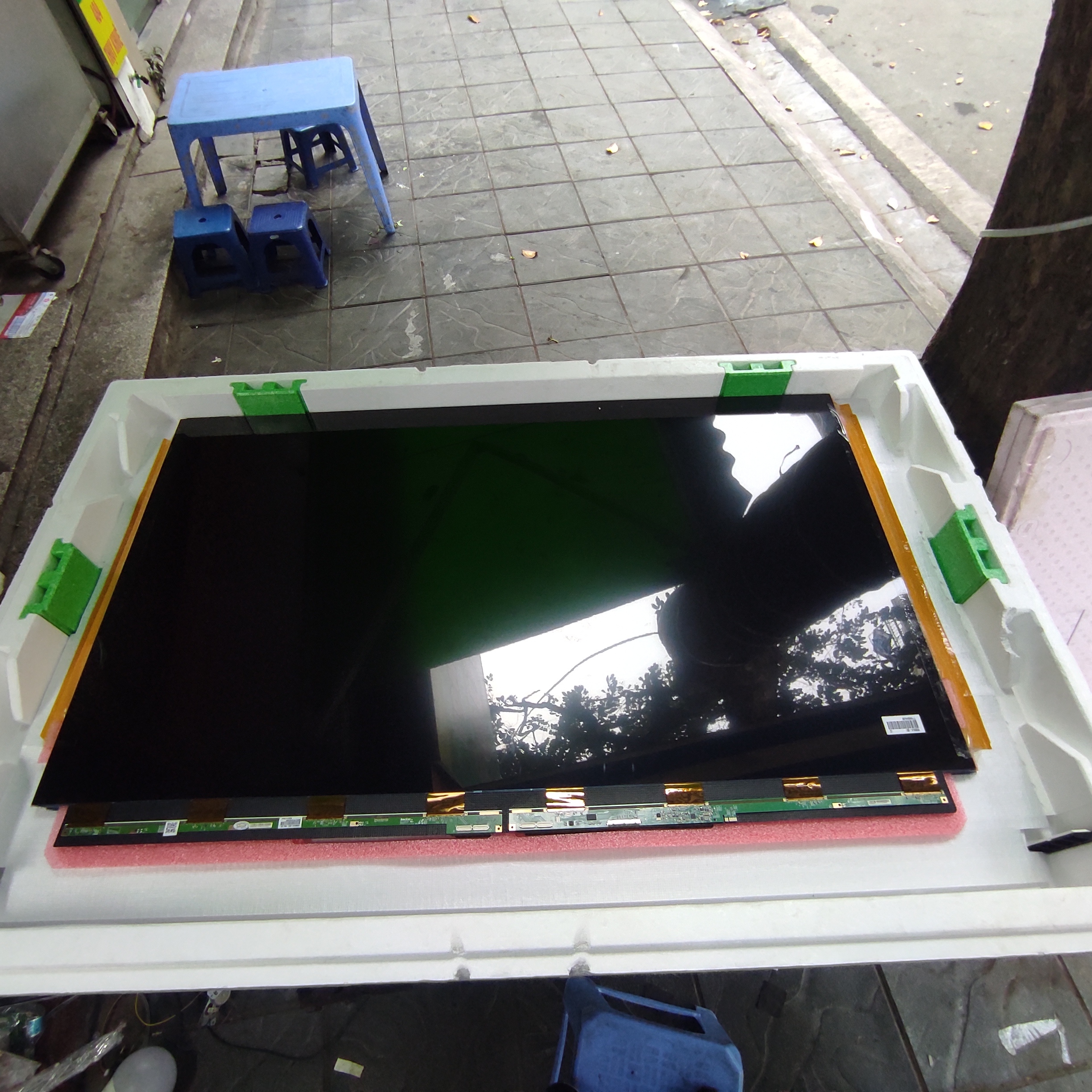 Cách Thay Màn Hình Tivi TCL Tại Nhà