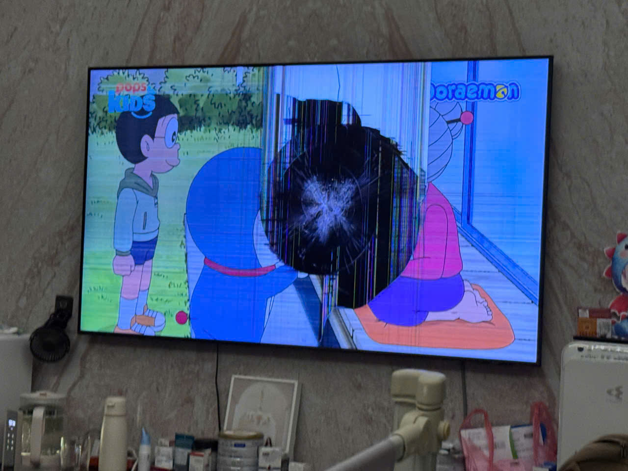 Giá Thay Màn Hình Tivi Bị Vỡ?