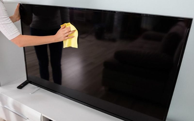 Màn Hình Tivi Bị Bẩn Lau Bằng Gì?