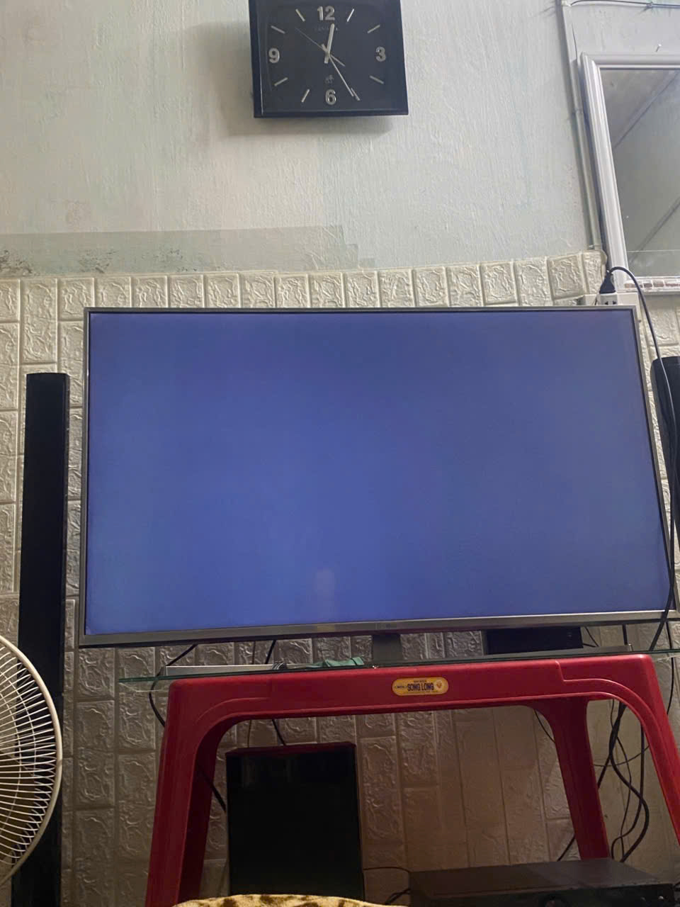 Màn Hình Tivi Có Ánh Sáng Mờ Mà Không Hình