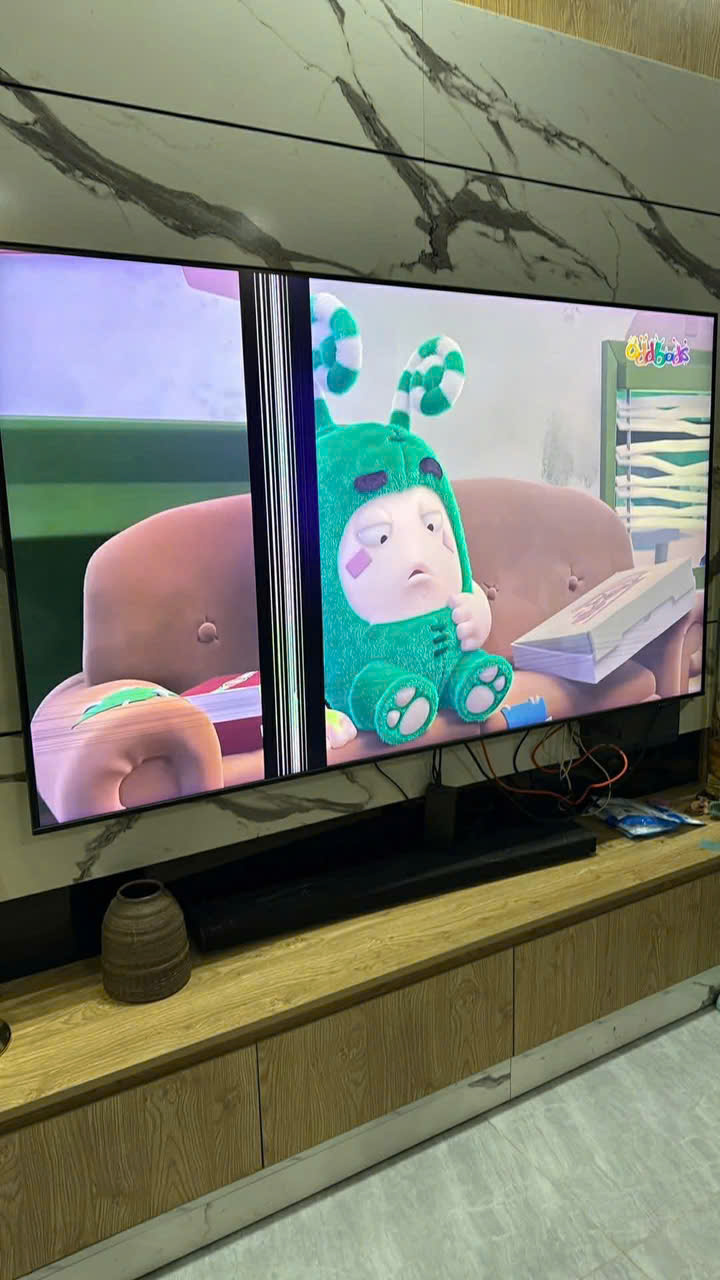 Màn Hình Tivi LG Bị Vỡ Có Sửa Được Không?