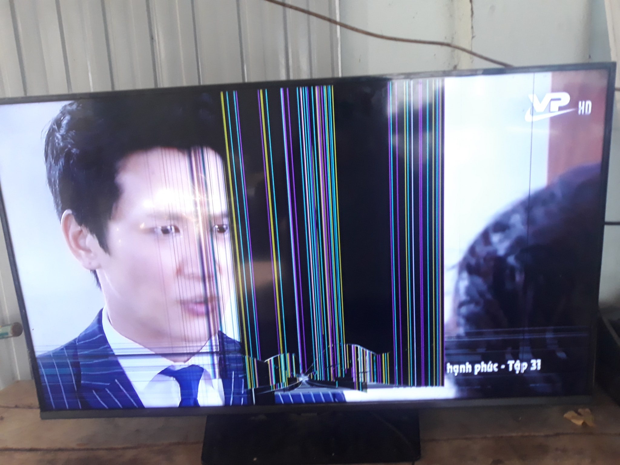 Thay Màn Hình Tivi LG 32 Inch Giá Bao Nhiêu?