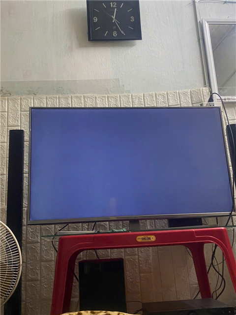 Màn Hình Tivi Có Ánh Sáng Mờ Mà Không Hình