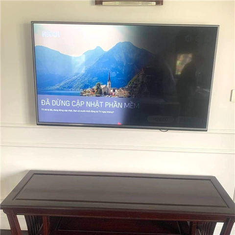 Màn Hình Tivi LG Bị Tối Một Nửa